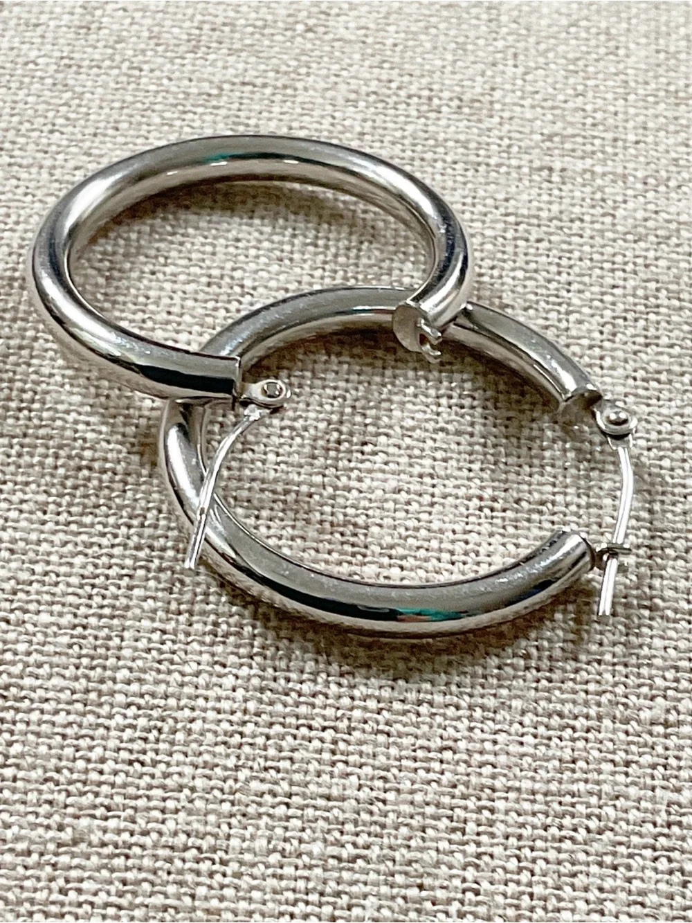 14K White Gold Hoop Earrings 25mm 1” Tubular Hoops Israel 1.73g - Picture 5 of 10